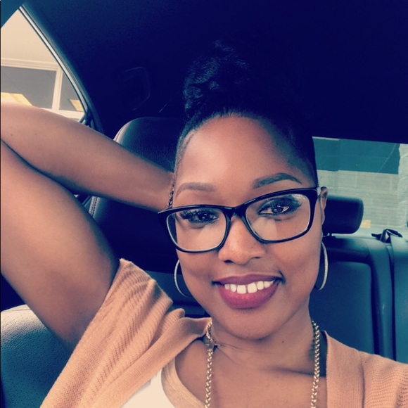 Meet your Posher, Deirdre - Picture 1 of 1